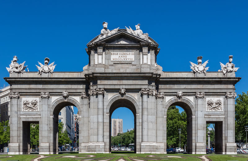 Archivo:Puerta de Alcalá, Madrid,.jpg