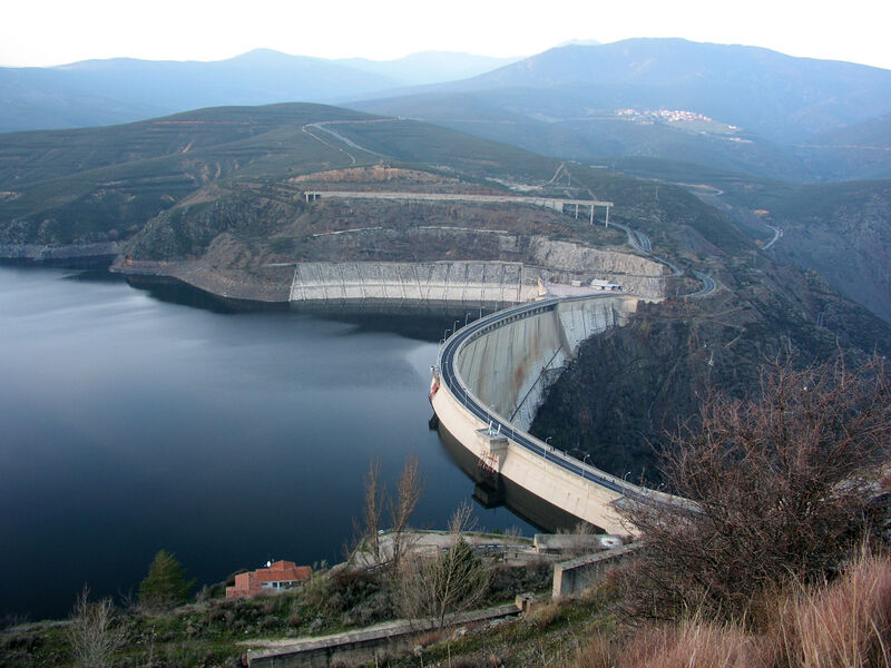 Archivo:Presa de el atazar.jpg