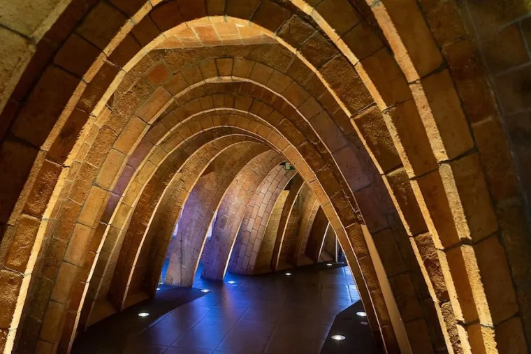 Archivo:Catenaria gaudí.jpg